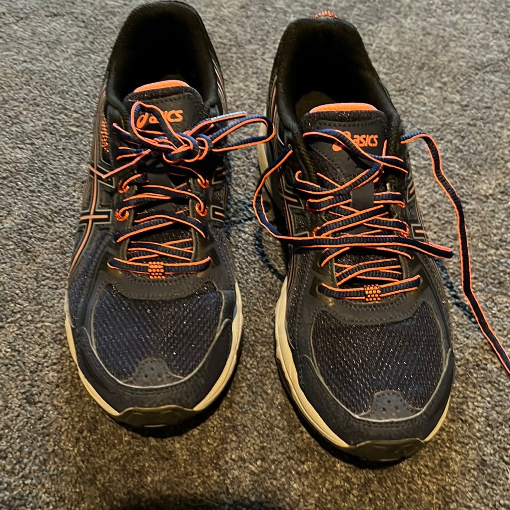 Asic gel running shoe